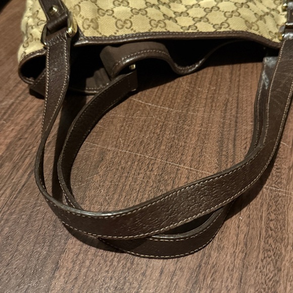 Gucci Brown Shoulder Bag with Iconic GG Monogram - Picture 8 of 8